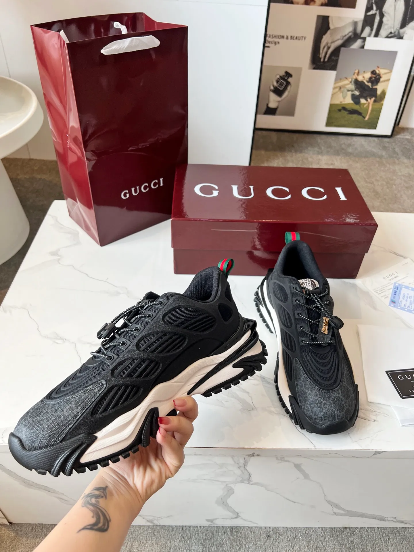 👟👟Ex-factory price 560👟👟 ❤️‍🔥❤️‍🔥❤️‍🔥Gucci series 2.0 sports shoes are made with heavy investment❤️‍🔥❤️‍🔥❤️‍🔥Renewed interpretation of the brand's iconic striped webbing elements😍😍When retro genes collide with futuristic design🎊🎊This new pair of Gucci shoes directly reaches the trend threshold💥 ✔️Caron color contrast + classic stripes, GG reflective piping, visual impact, and comes with high-light filter when out on the street ✔️Multi-layer structure of different materials, mesh breathability, leather shaping, outsole EVA foam and TPU combination😍😍😍Fashion and practicality online ✔️Details of double G midsole + iconic double G lock shoelaces, retro DNA is crazy and restless, and every step is based on the trendy aesthetic❤️❤️❤️❤️ Matching code: male 39-44